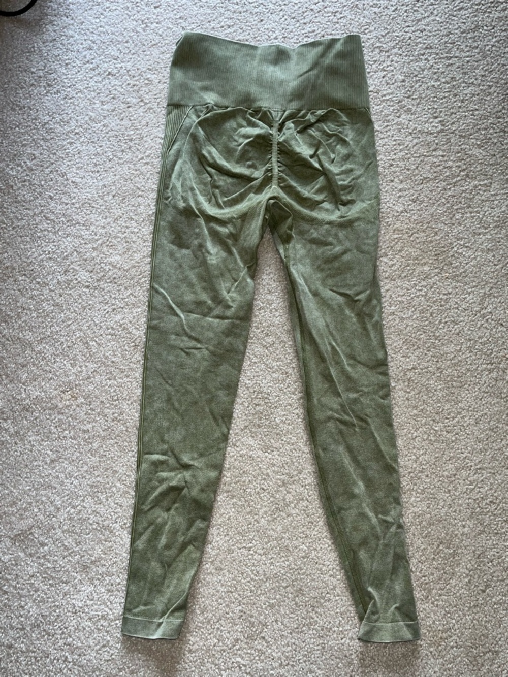 Olive Green Seamless Two-Piece Active Set w/ Scrunch Leggings - Picture 5 of 11